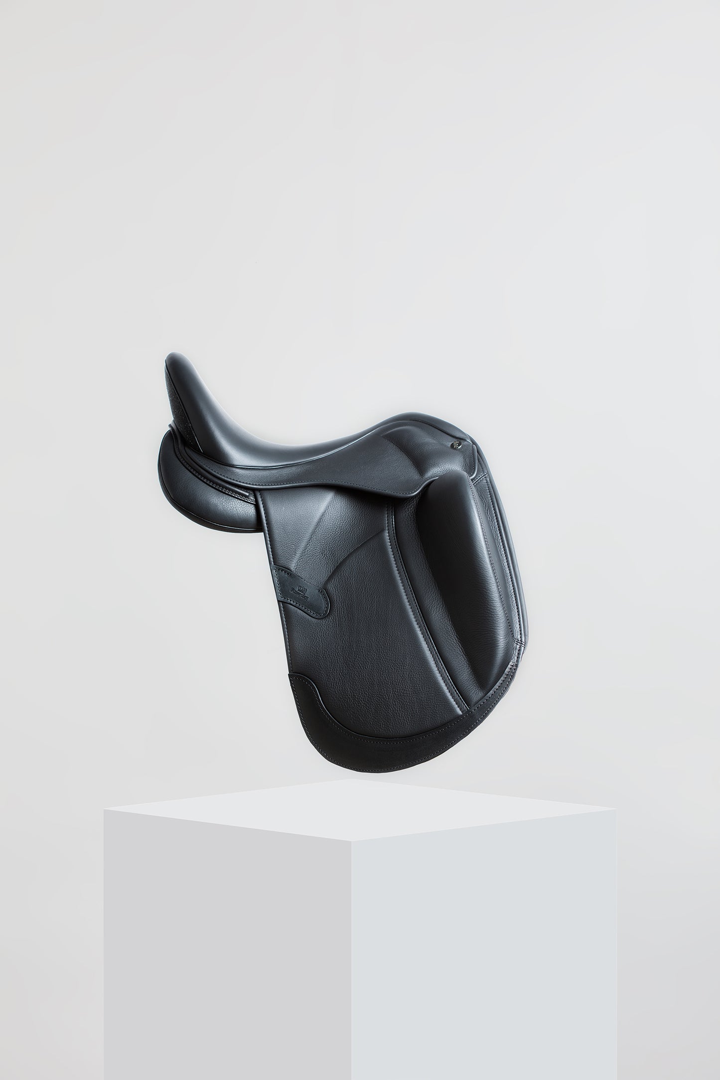 D6 DRESSAGE SADDLE